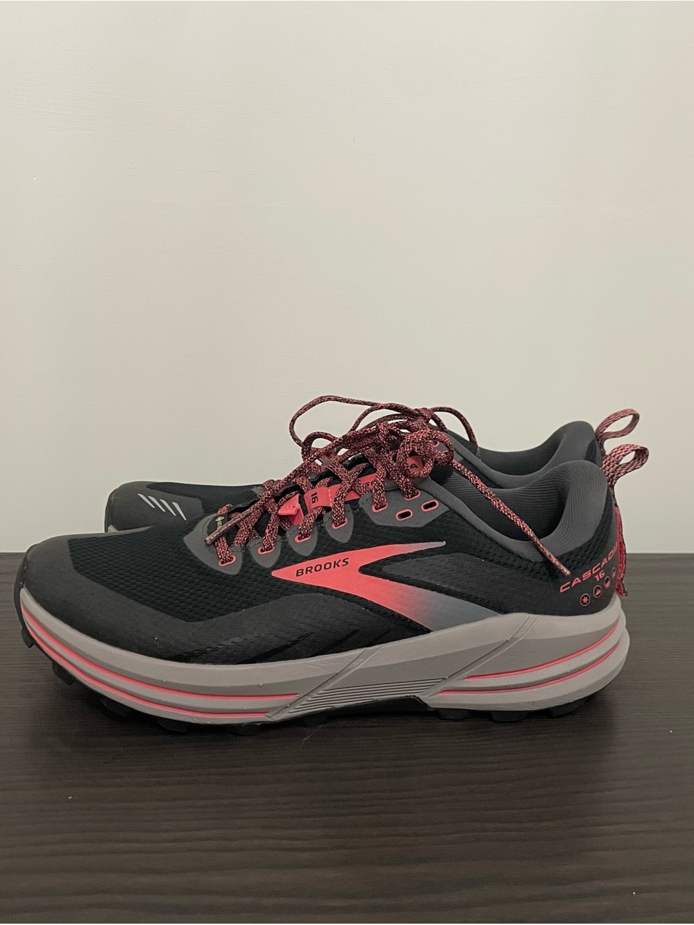 Brooks Women's Cascadia 16 GTX Trail Running Shoe - Picture 2 of 7